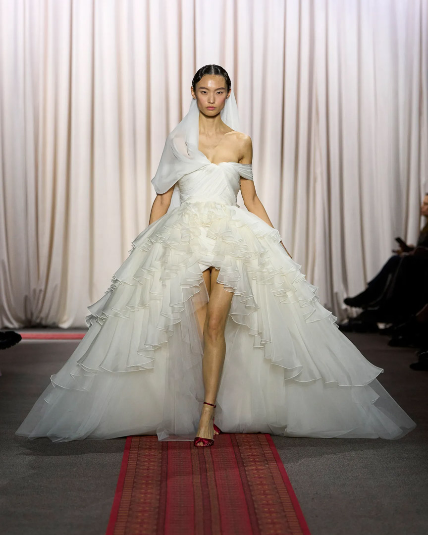 CLÁSICO, FLORAL: GIAMBATTISTA VALLI ALTA COSTURA PRIMAVERA/VERANO 2025
