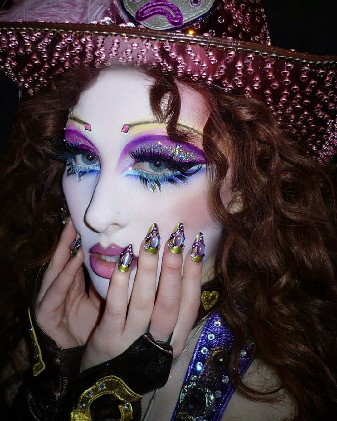¿DE DÓNDE SE INSPIRA EL MAQUILLAJE DE CHAPPELL ROAN?