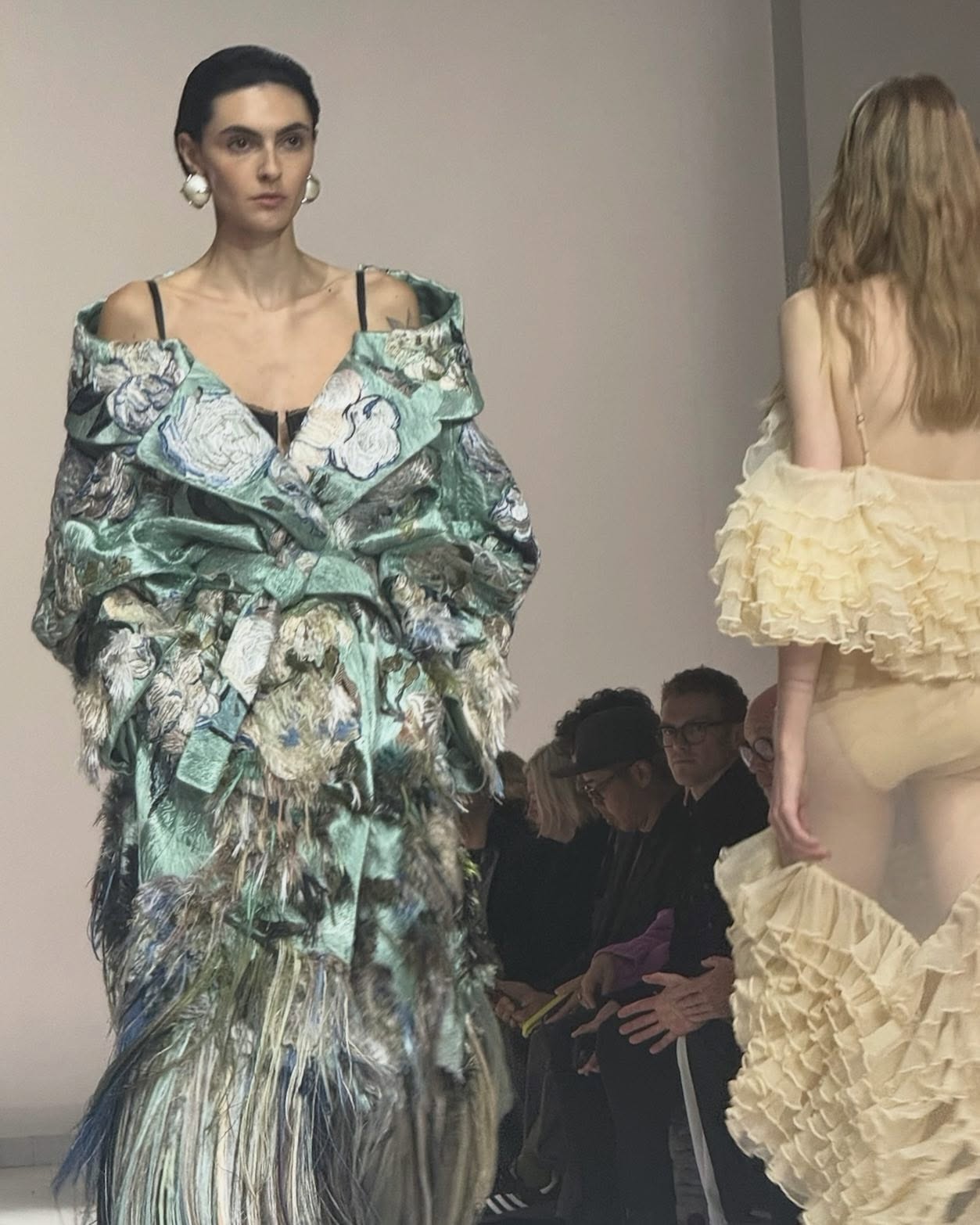 CÓMODA Y PODEROSA: LA MUJER GIVENCHY SS26
