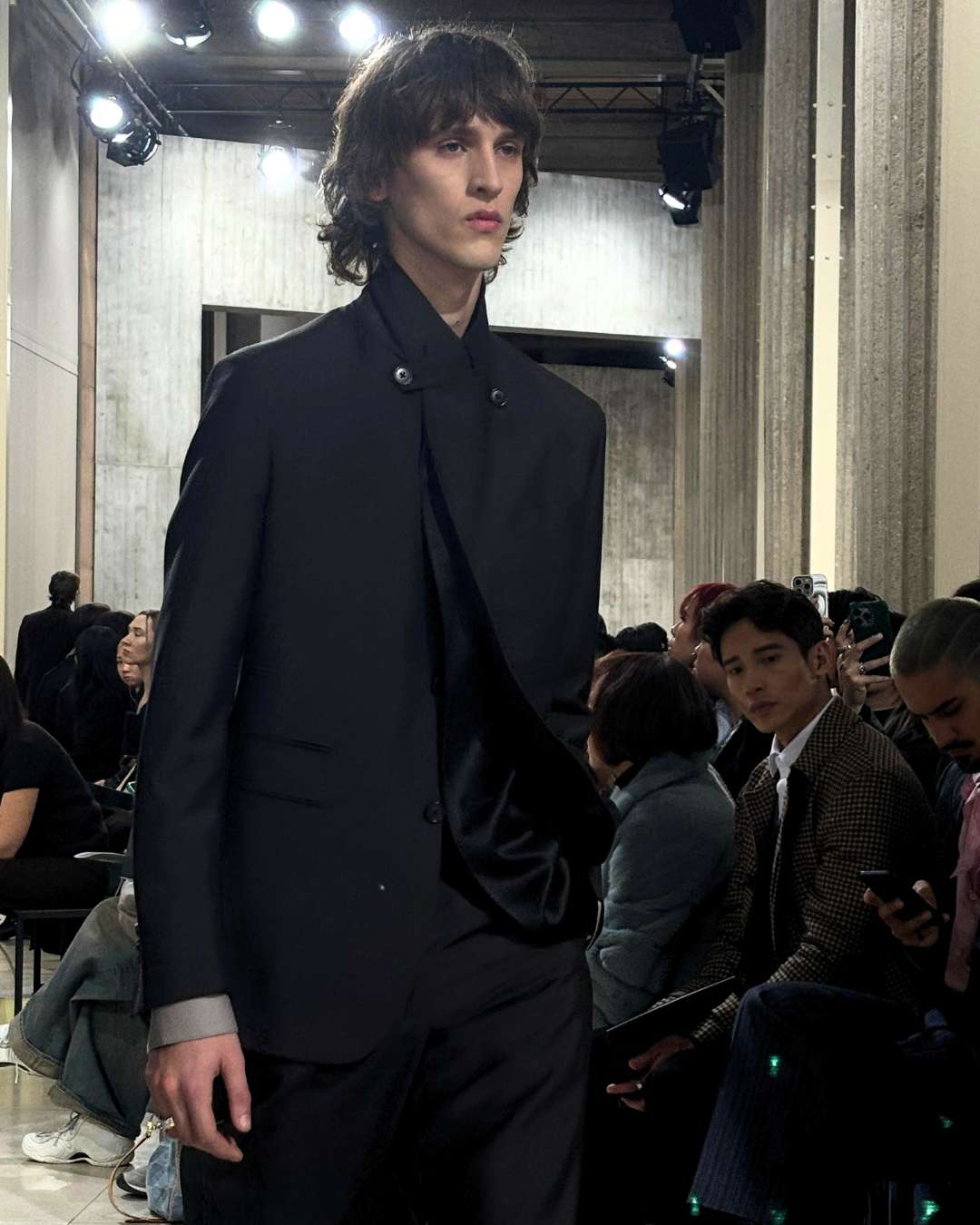 EN HERMÈS OTOÑO/INVIERNO 2025-26, EL ESTILO NO CEDE NADA A LA FUNCIÓN