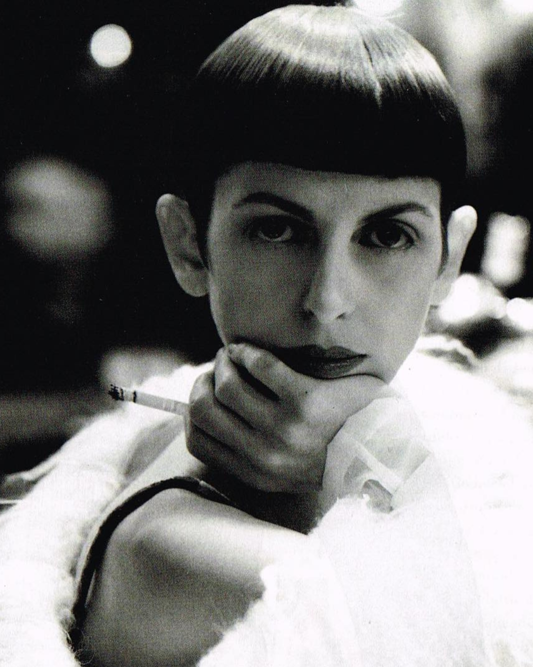 ISABELLA BLOW: LA HISTORIA DE LA MUSA MÁS IMPORTANTE DE LA MODA
