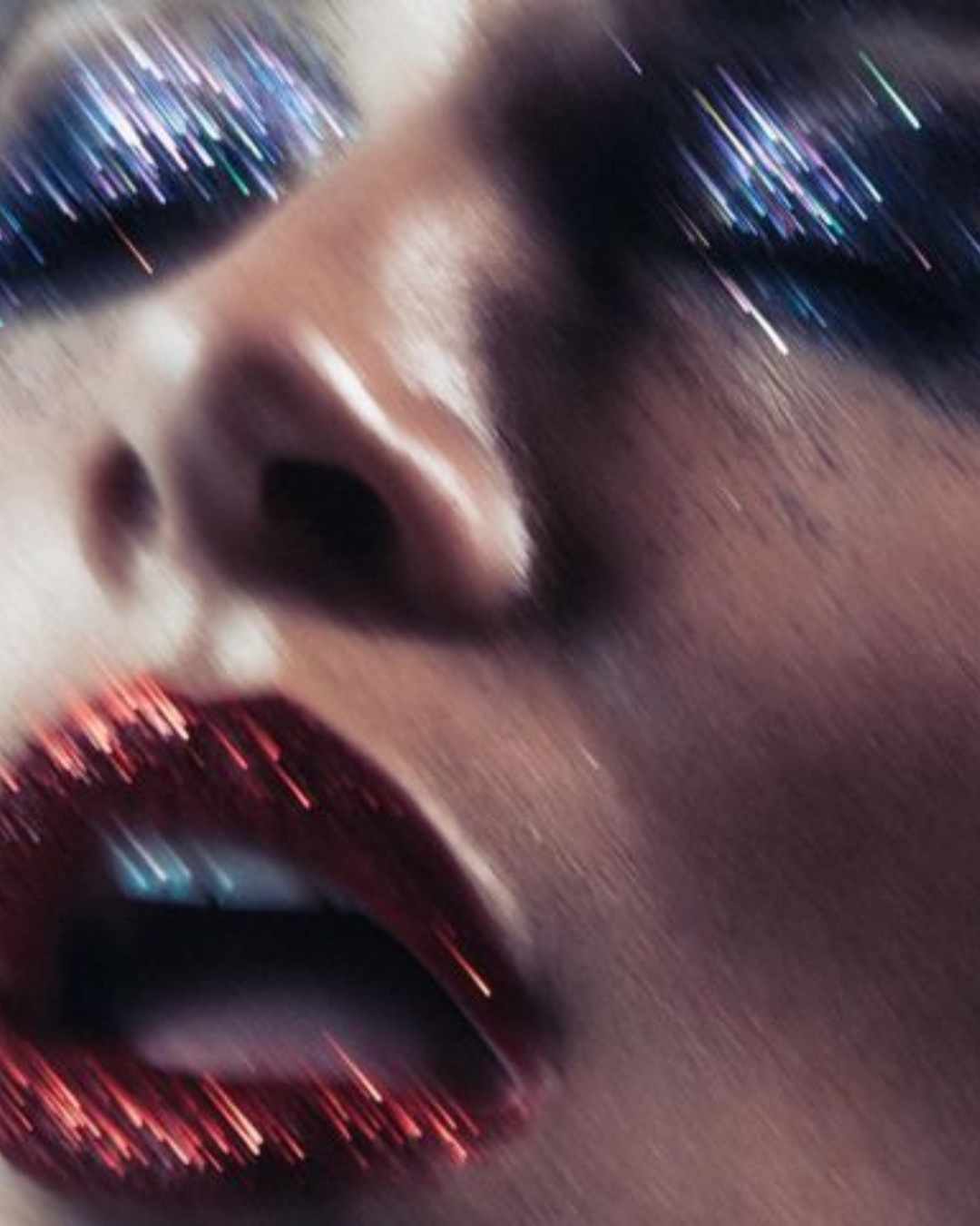 ¡BRILLA CON SEGURIDAD! GUÍA PARA OJOS CON GLITTER