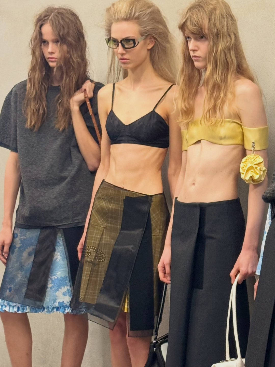 PRADA SS27: EFFORTLESS, FALDAS Y PEQUEÑOS TOPS