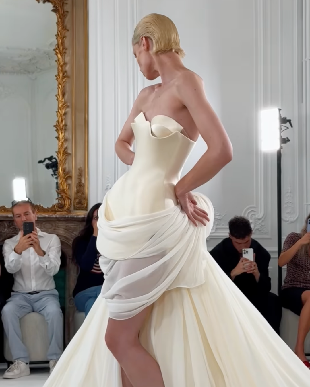 EL TESORO PERDIDO ENCONTRADO EN ASHI STUDIO: FASHION WEEK COUTURE FALL 2025