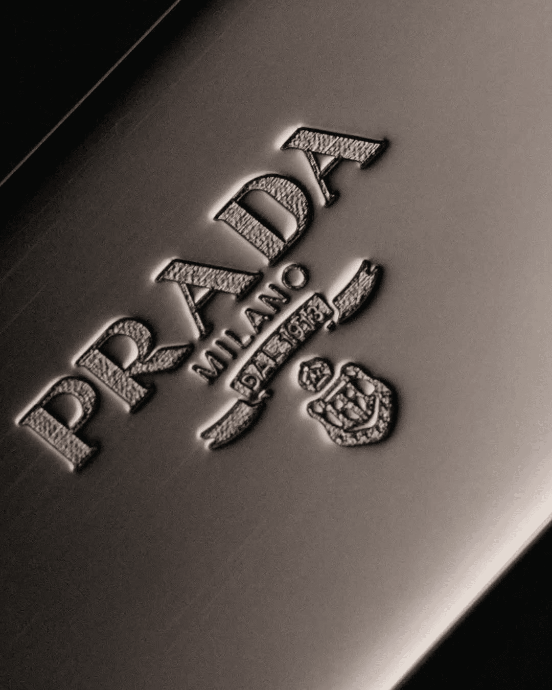 EL UNIFORME DE LA MUJER MODERNA: PRADA SPRING 2026