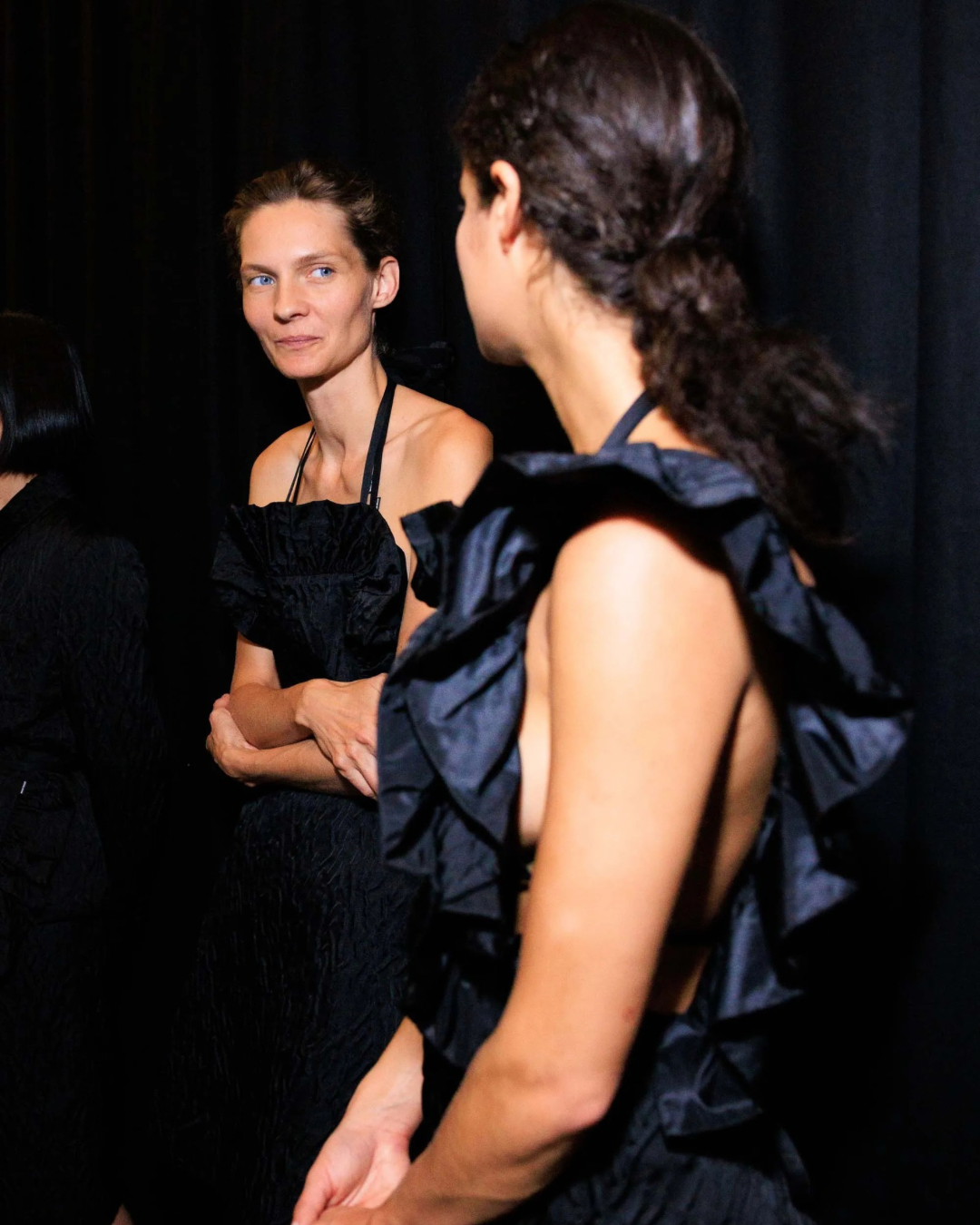 MIU MIU SPRING/SUMMER 2026: LA MODA UTILITARIA Y EL CUESTIONAMIENTO