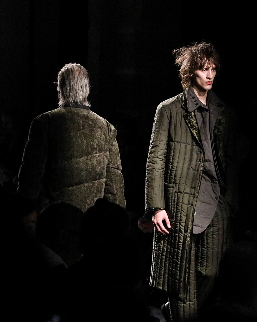 YOHJI YAMAMOTO: SU MUNDO OSCURO PARA EL OTOÑO/INVIERNO 2025-26