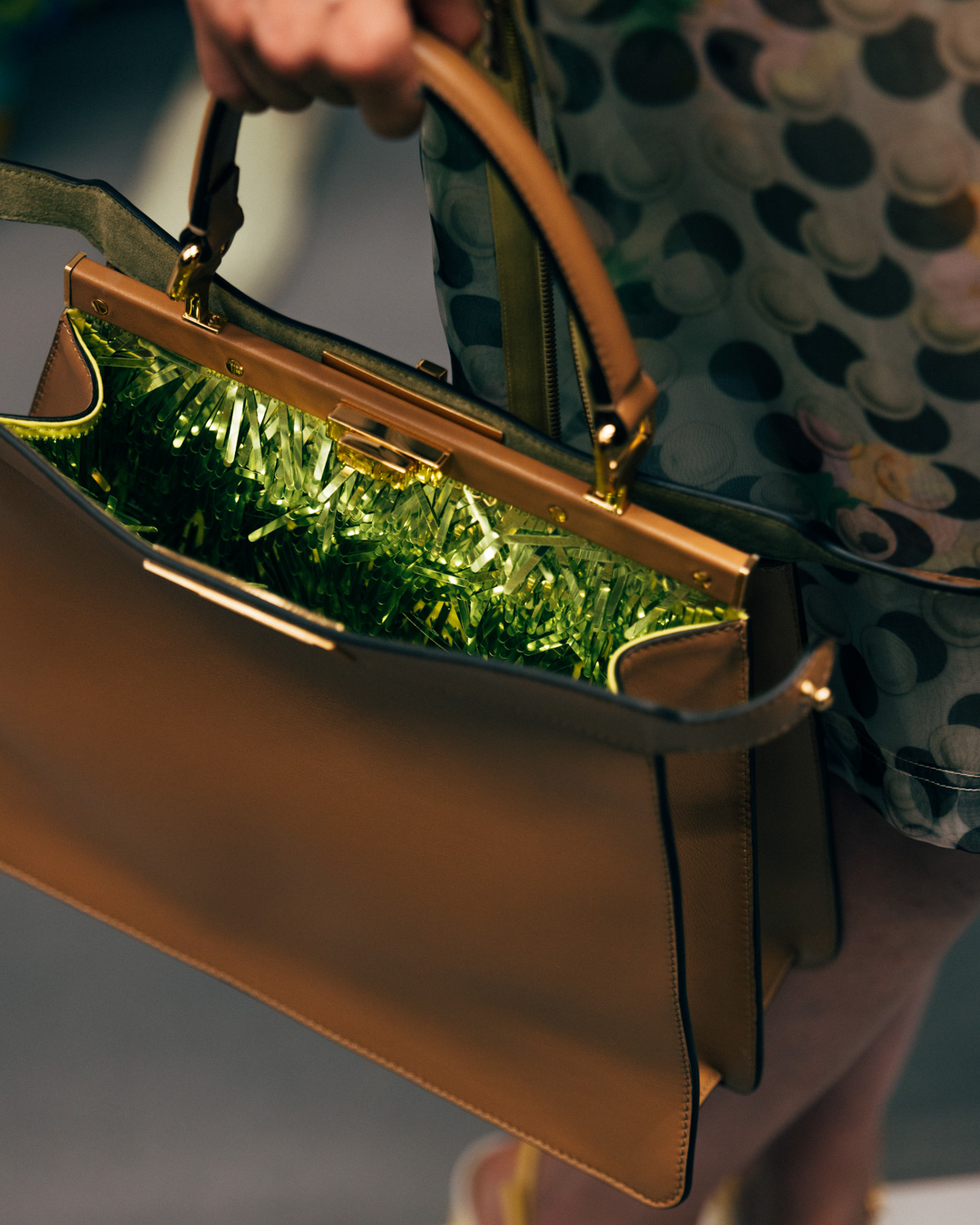 EL VERANO DE FENDI: UN JUEGO MÁGICO DE TRANSPARENCIAS, COLOR Y MUCHA SENSUALIDAD