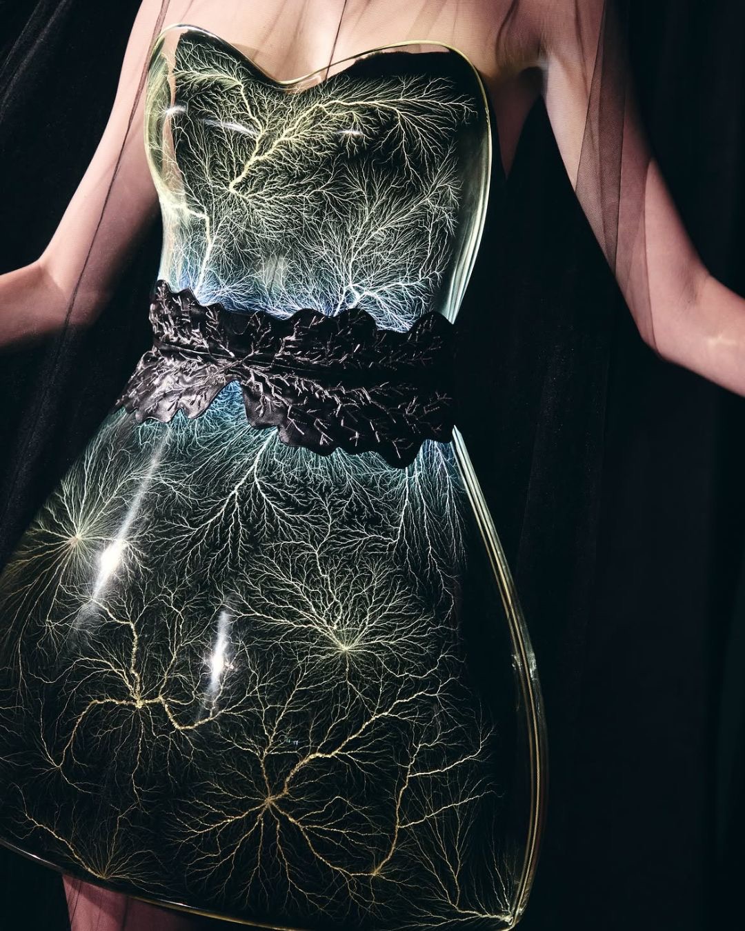 PLASMA: LA RAZÓN DE LA ESPERA EN IRIS VAN HERPEN HAUTE COUTURE FW26