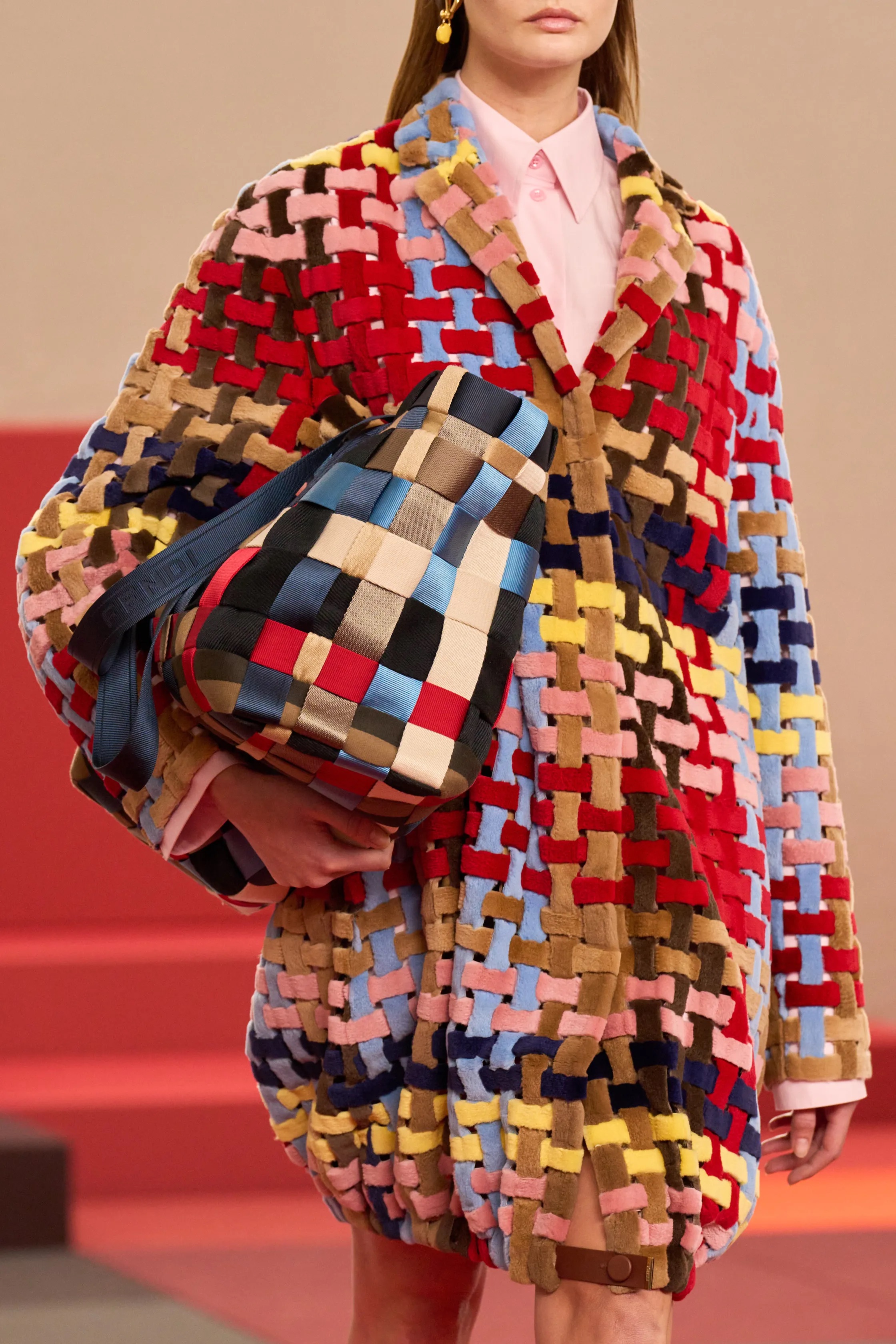FENDI TRANSFORMA LOS PEEK-A-BOOS EN UN MUST PARA SPRING 2026