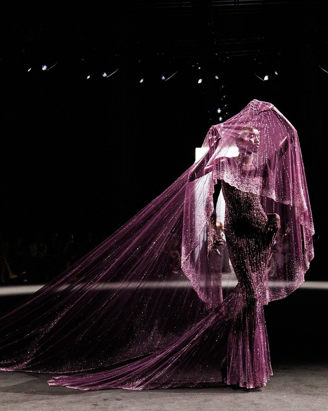 ROBERT WUN NOS SORPRENDE DE NUEVO EN FASHION WEEK COUTURE FALL 2025