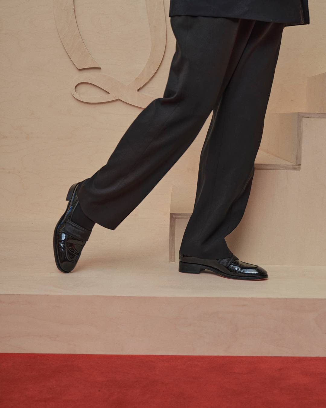 UN DANDY, UNA MARIPOSA Y 10,000 CRISTALES: ASÍ ES CHRISTIAN LOUBOUTIN PRIMAVERA/VERANO 2026